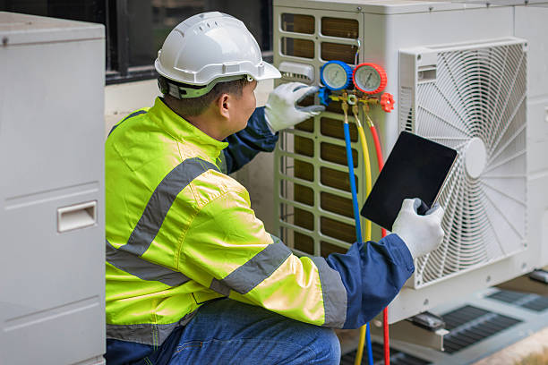 Professional Hvac technician working in Pulaski, WI